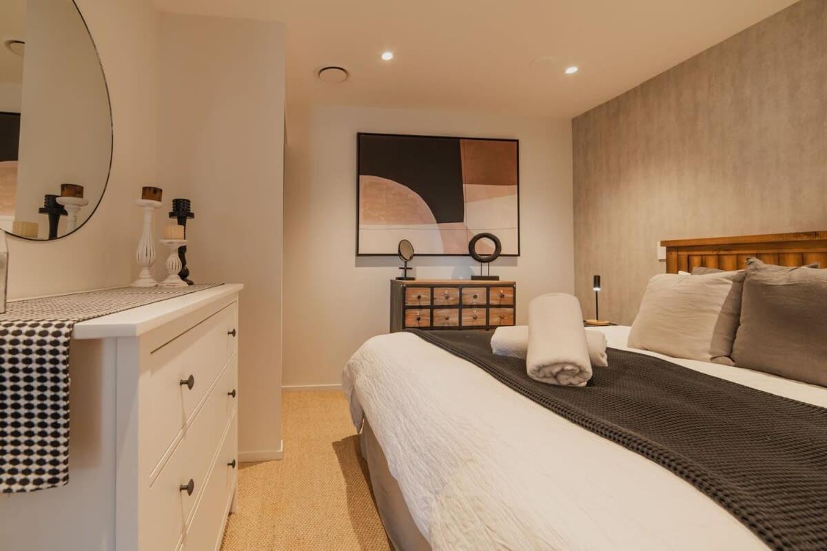 Penthouse Perfection - 2Br Elegance On Worcester St Christchurch Exterior foto